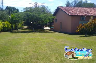 Rancho Fazendinha para Alugar em Rifaina - Estacionamento Interno